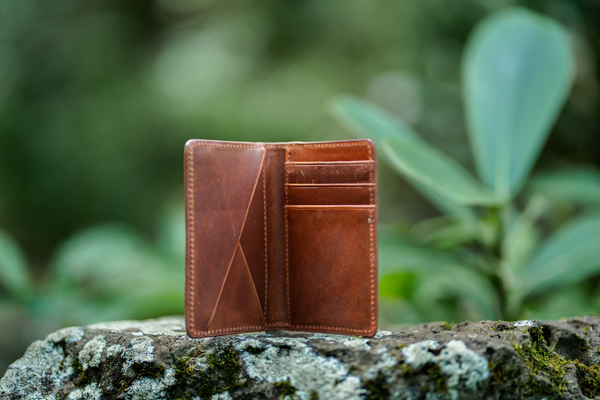 Best Leather Minimalist Wallets – Rōmfrē Travel Co.
