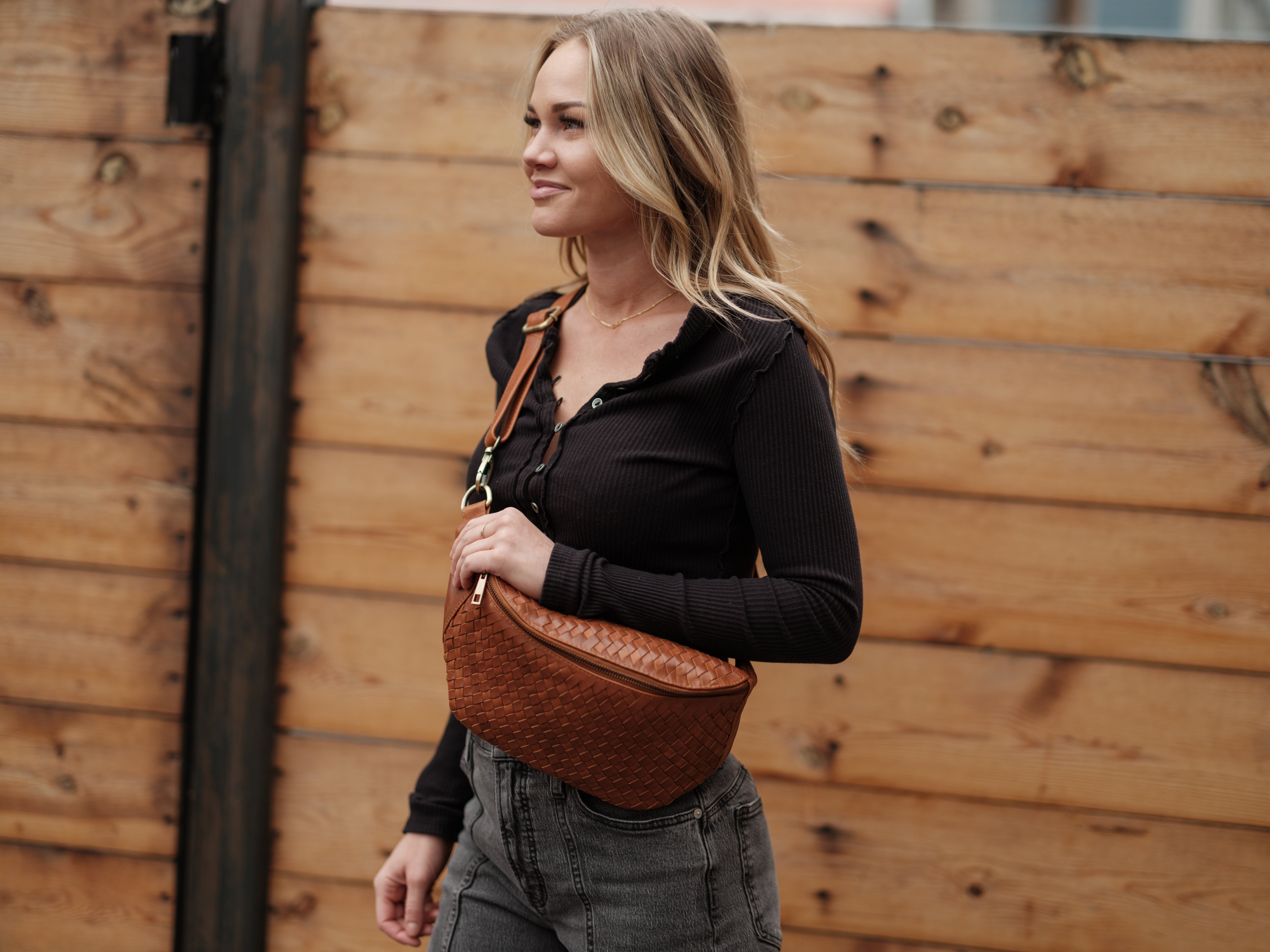 Haleiwa Woven Leather Crossbody Bag – Rōmfrē Travel Co.