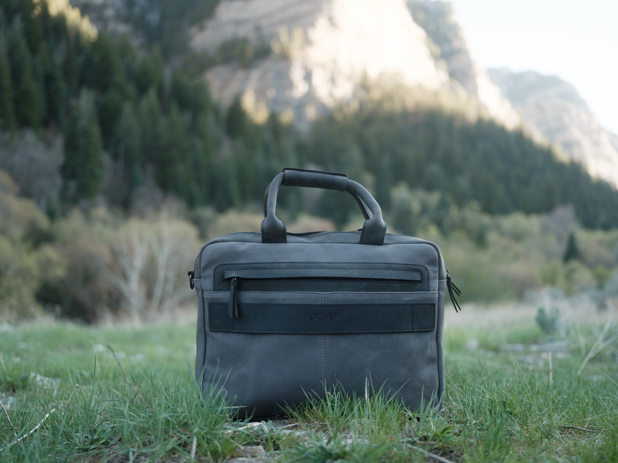 Waxed Canvas Pilot Bag – Rōmfrē Travel Co.