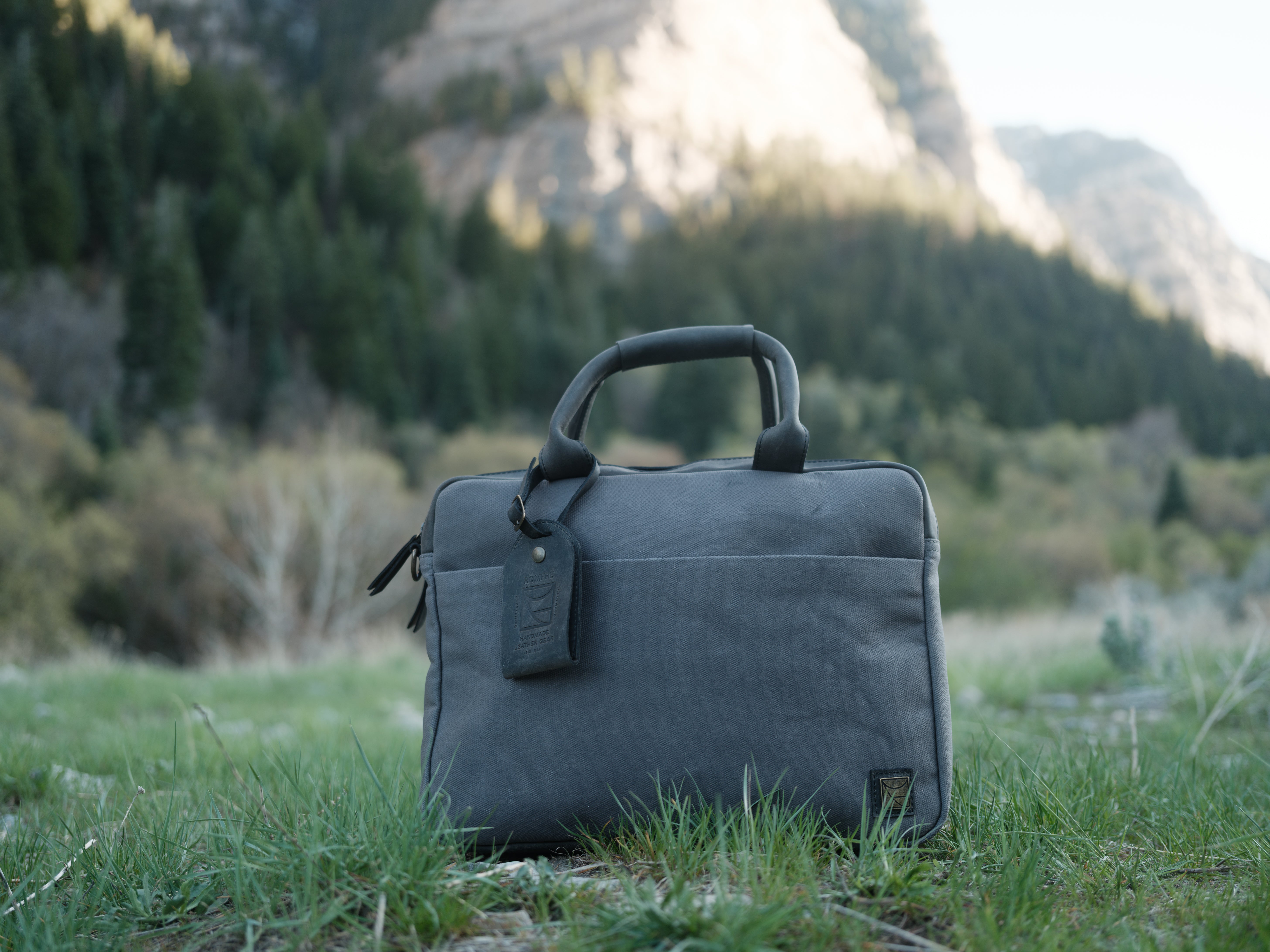 Waxed Canvas Pilot Bag – Rōmfrē Travel Co.