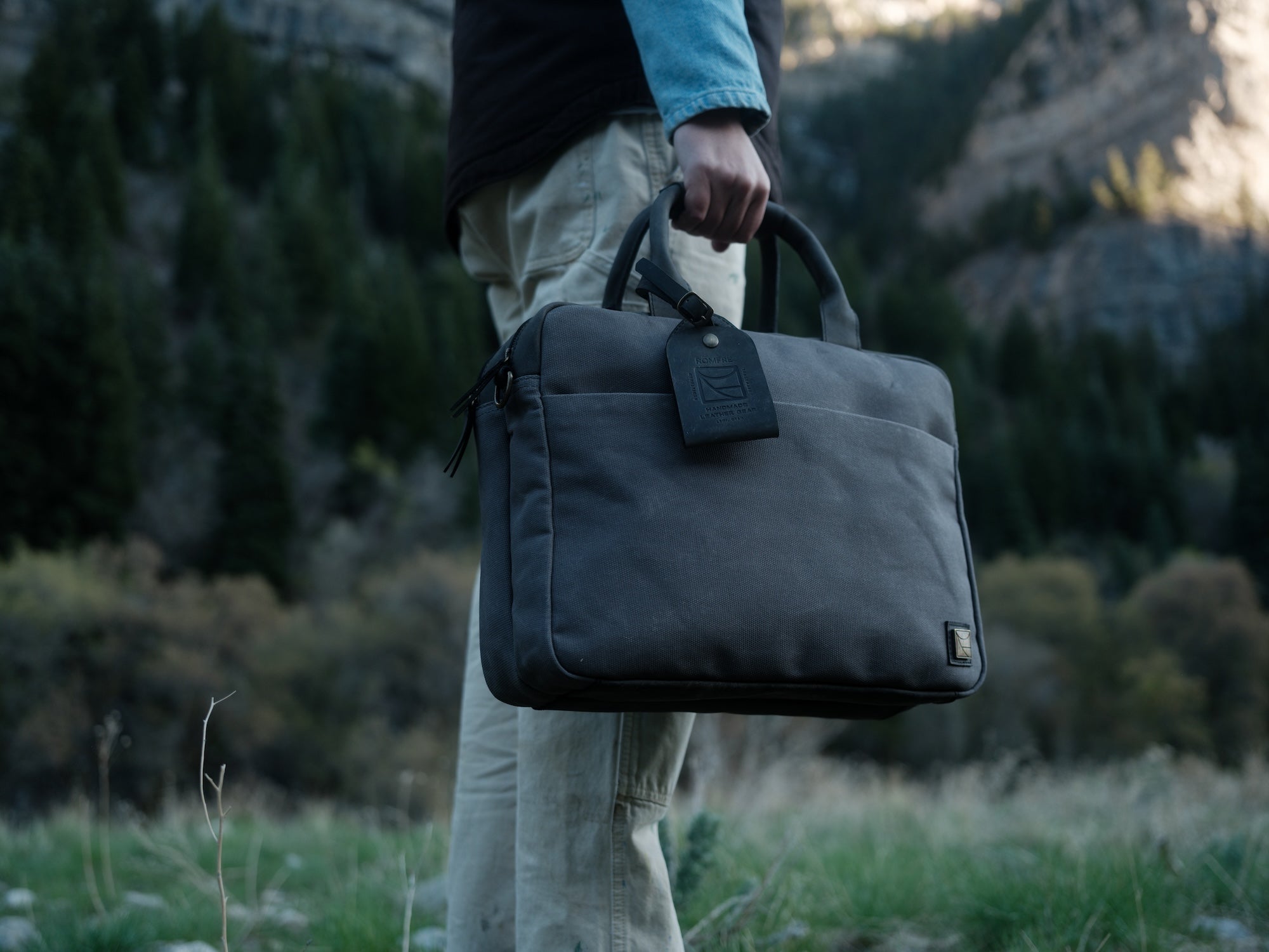 かばん Waxed Canvas Pilot Bag – Rōmfrē Travel Co.