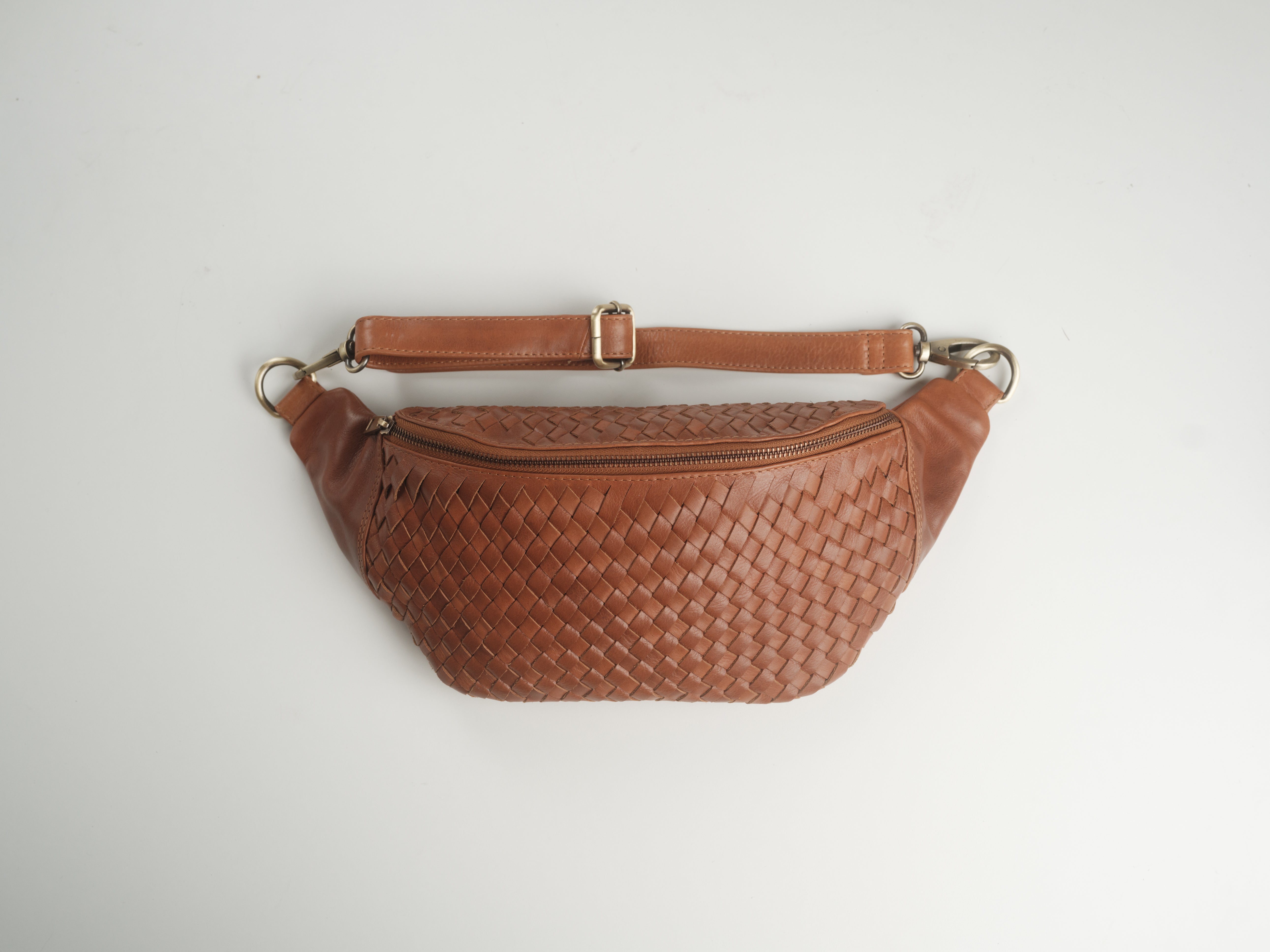 Haleiwa Woven Leather Crossbody Bag – Rōmfrē Travel Co.