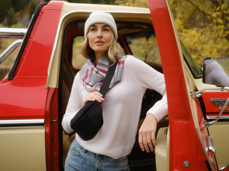 Roam Līte™ Neoprene Sling Bag