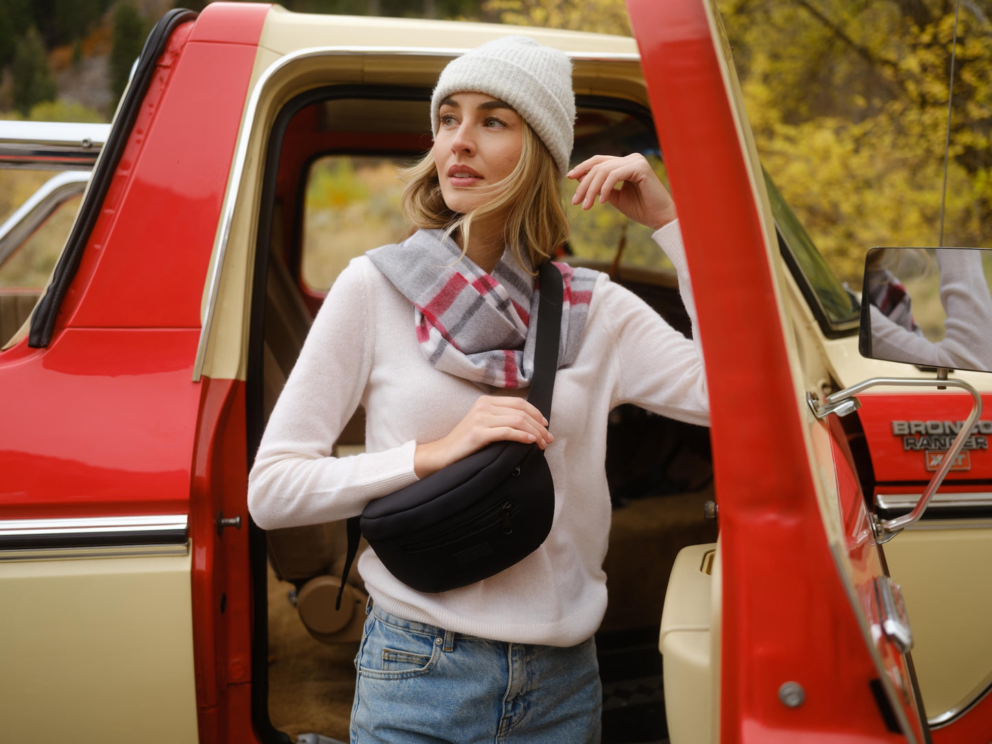 Roam Līte™ Neoprene Sling Bag