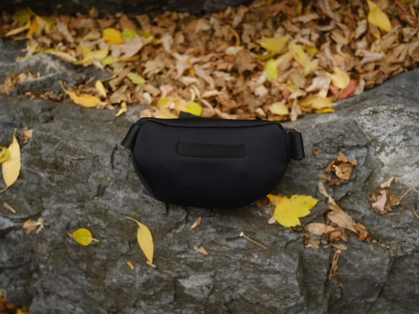 Roam Līte™ Neoprene Sling Bag