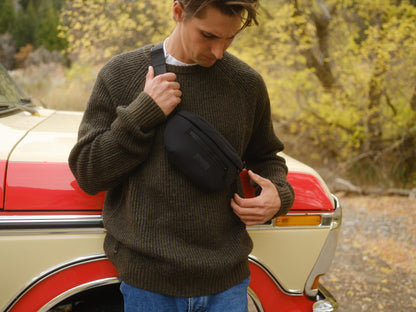 Roam Līte™ Neoprene Sling Bag