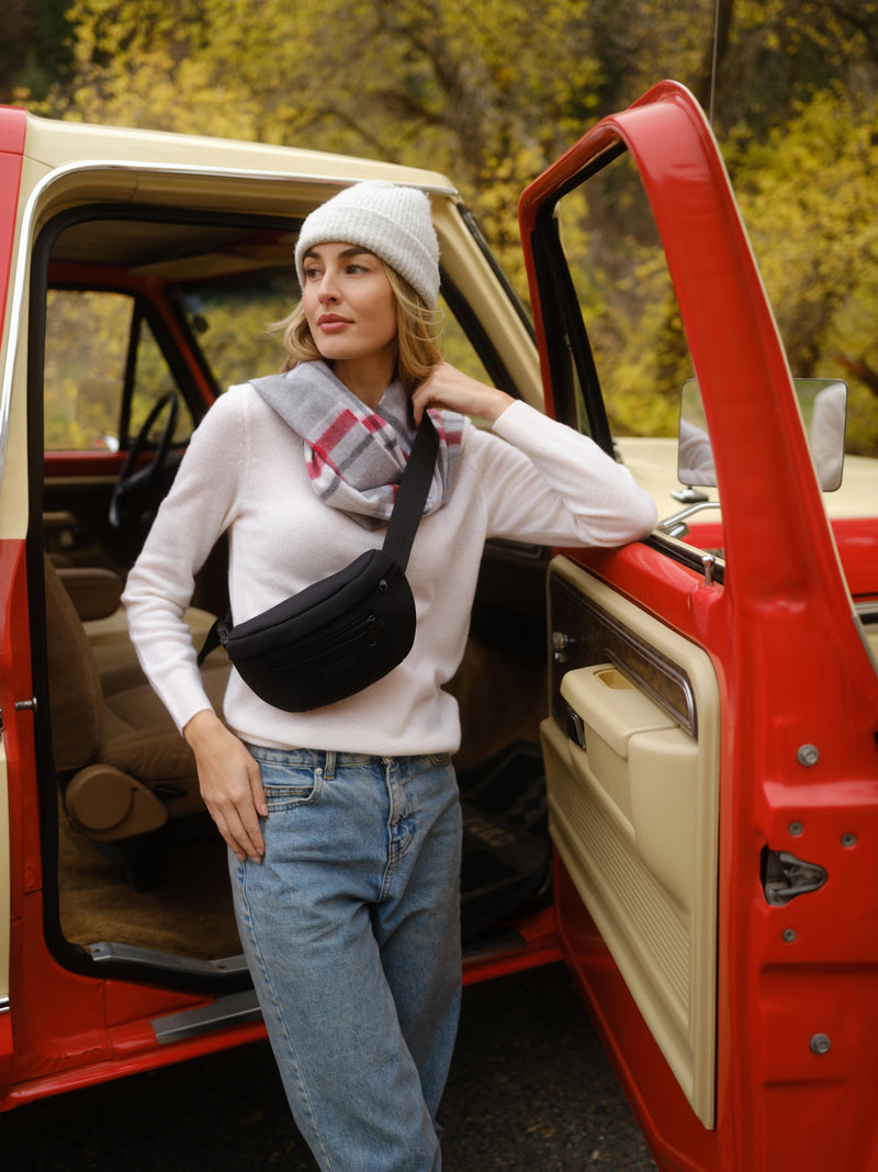 Roam Līte™ Neoprene Sling Bag