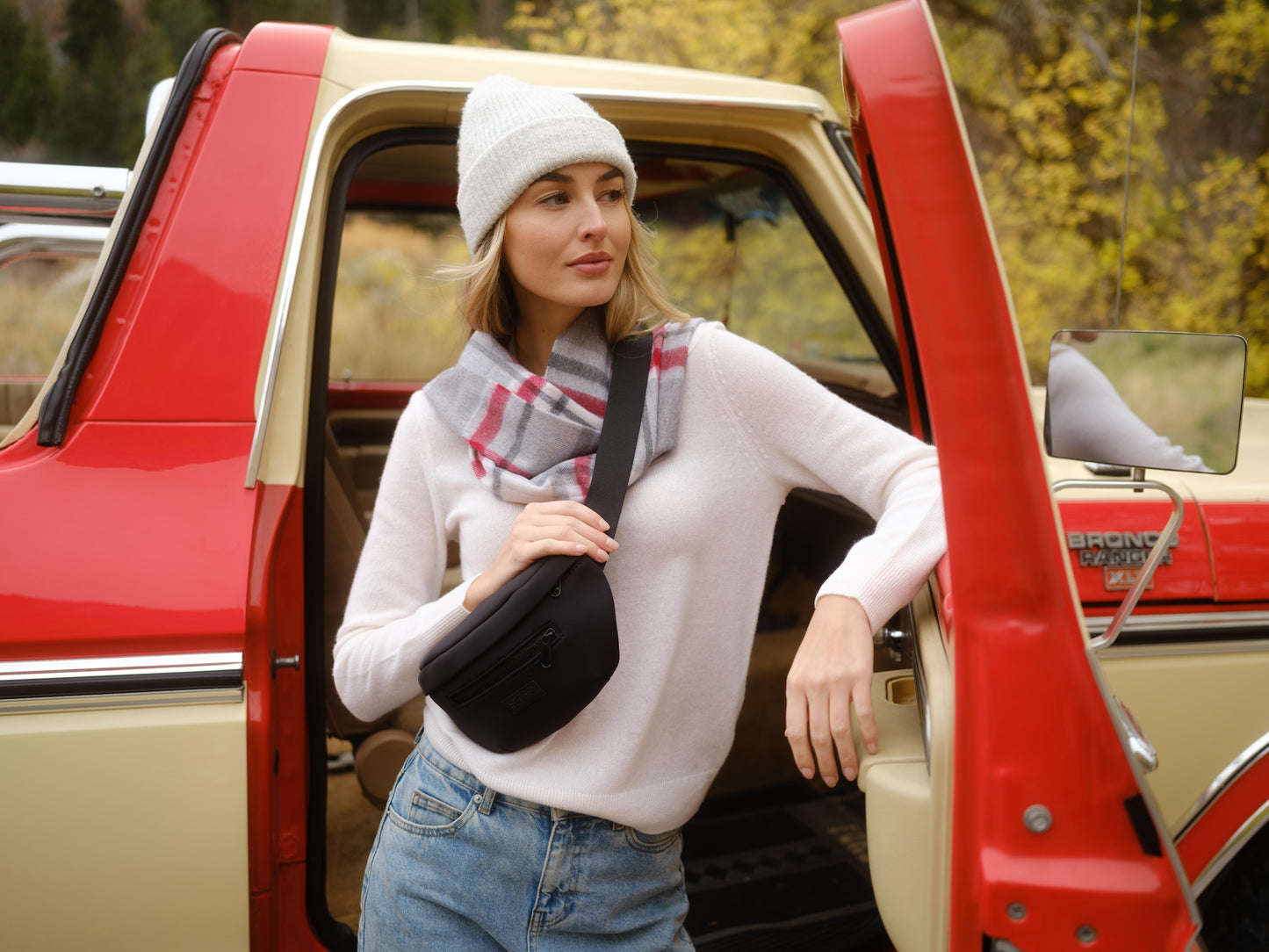 Roam Līte™ Neoprene Sling Bag